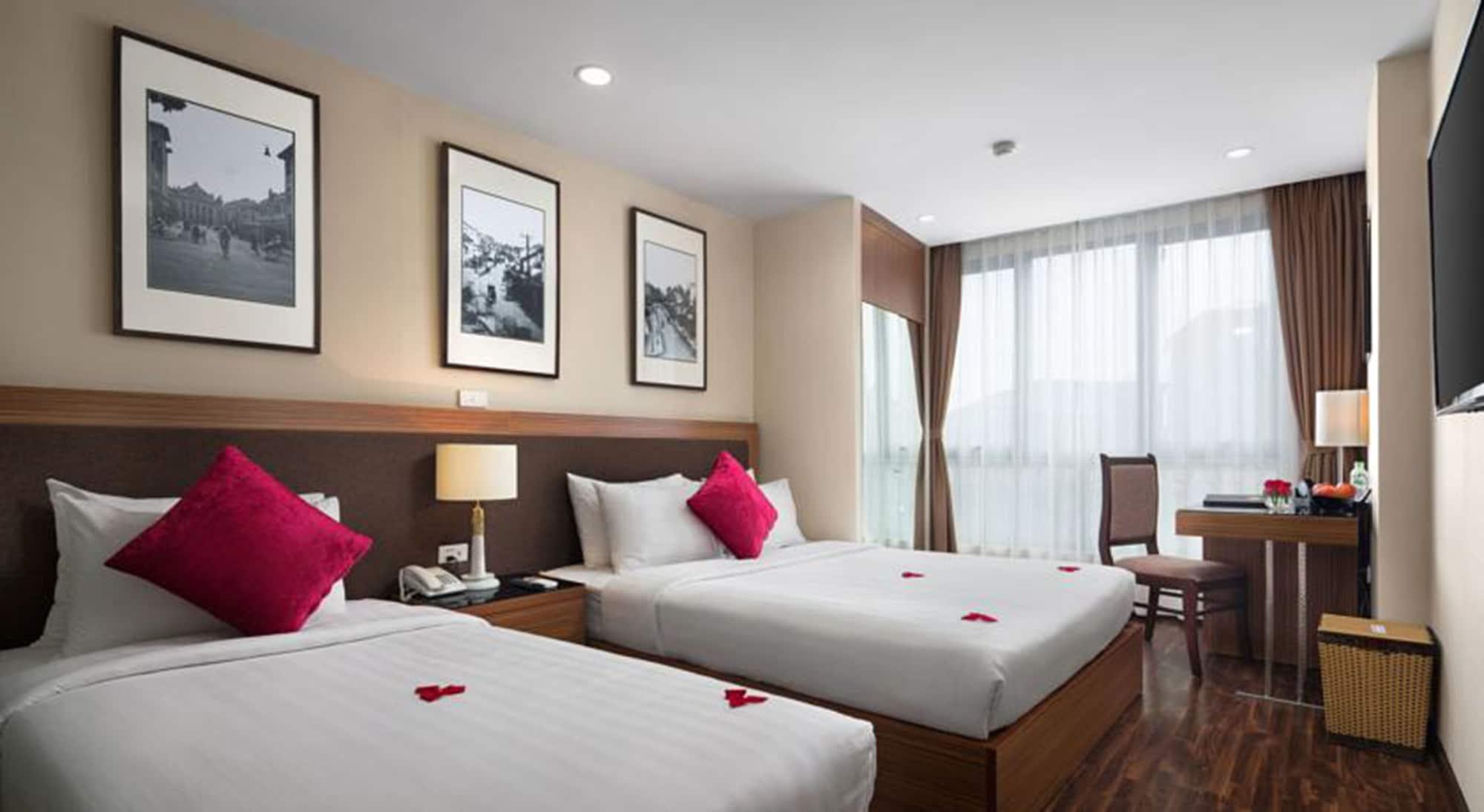 Golden Moon Suite Hotel Hanoi Buitenkant foto