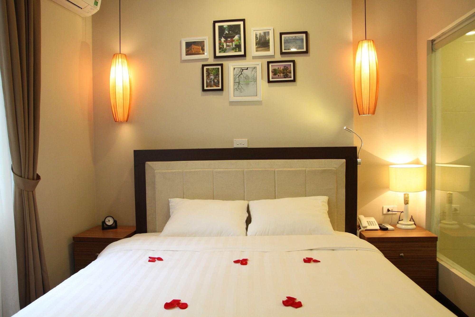 Golden Moon Suite Hotel Hanoi Buitenkant foto